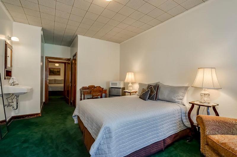 Ryan Hotel Уолъс Екстериор снимка