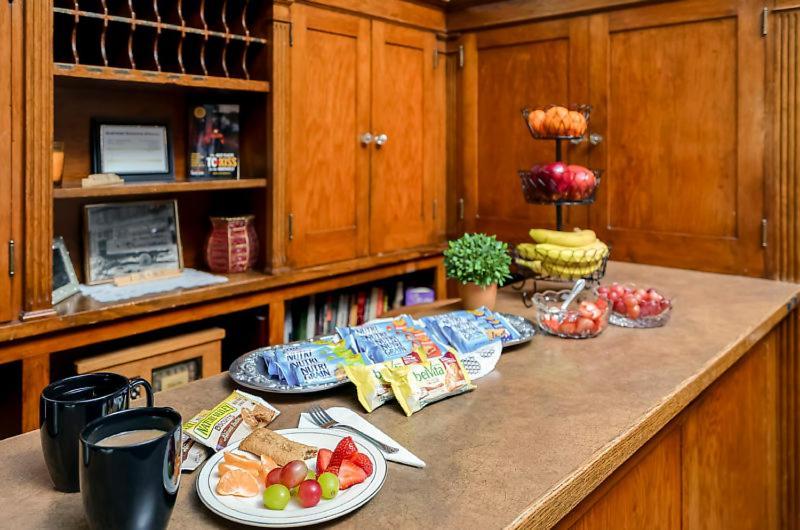 Ryan Hotel Уолъс Екстериор снимка
