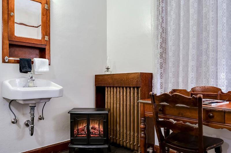 Ryan Hotel Уолъс Екстериор снимка