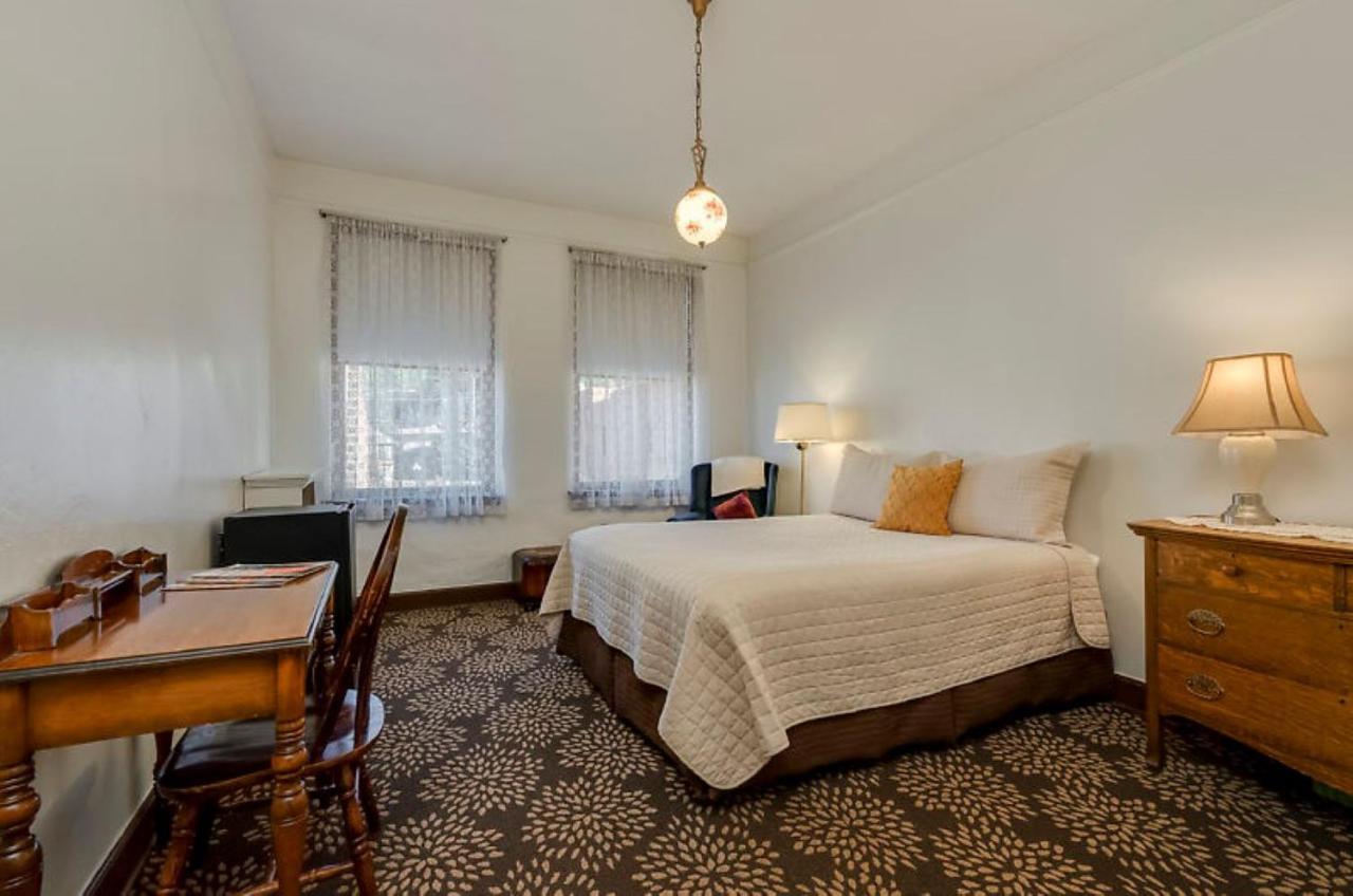 Ryan Hotel Уолъс Екстериор снимка