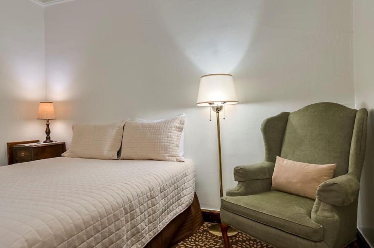 Ryan Hotel Уолъс Екстериор снимка
